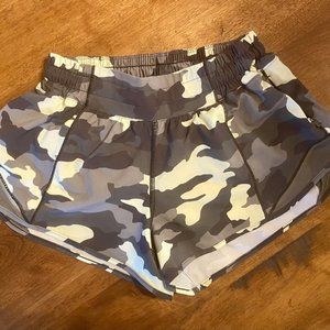 Lululemon Hotty Hot Shorts Sz4 Like New